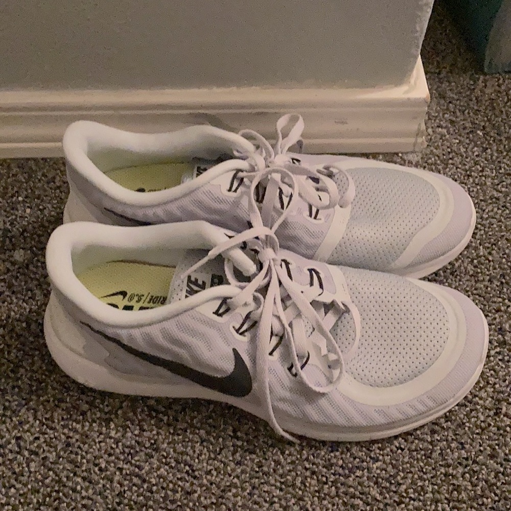 New NIKE Free 5.0 W9.5 running shoes